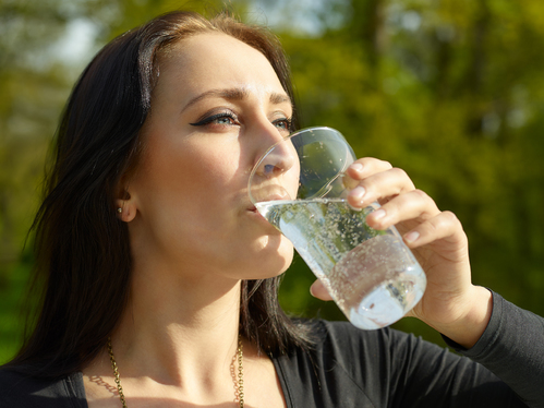 Est-il bon de boire de l’eau gazeuse tous les jours ?